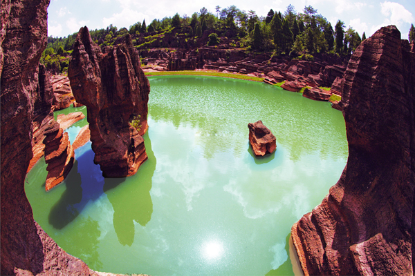 張家界、袁家界、天子山、紅石林、鳳凰古城四晚五日游