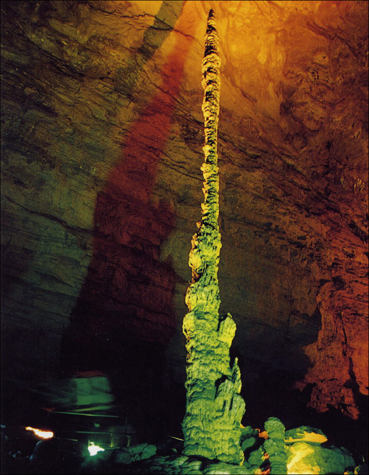 張家界國家森林公園、黃龍洞、鳳凰古城品質(zhì)四日游